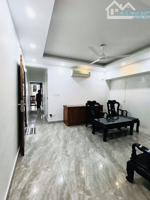 Bán căn hộ A6 Giảng Võ, Ba Đình. 100m2 full đồ. 3 ngủ. Sổ đỏ. 6,99 tỷ. - 2