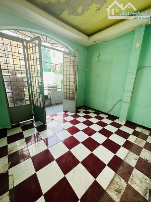 Bán nhà 3 tầng 50m² hẻm xe hơi, gần chợ - Trường học, chỉ hơn 12 tỷ, sổ hồng riêng - 2
