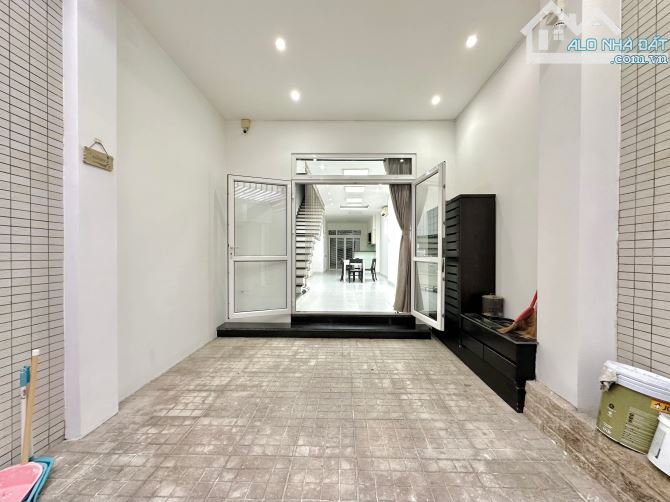 Siêu phẩm Đường Trục ngay ĐH Văn Lang Bình Thạnh 4 tầng 80m2 Giá 15.8 tỷ - 2