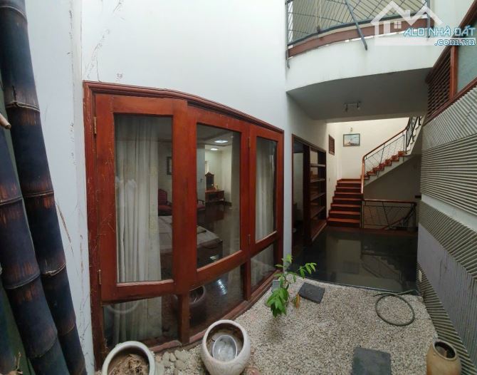 Bán biệt thự đẹp khu VIP Nguyễn Trọng Tuyển -Dt: 8x22m- 3 lầu- giá 32 tỷ - 2
