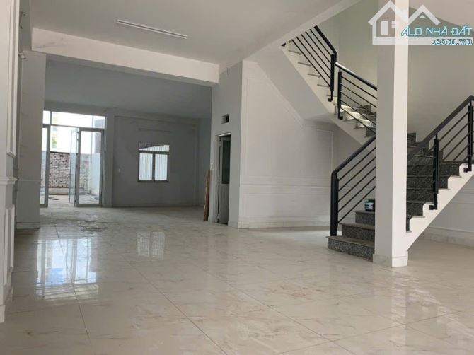 MẶT TIỀN ĐƯỜNG HOÀNG HỮU NAM - LONG BÌNH - ĐỐI DIỆN BẾN XE MIỀN ĐÔNG MỚI - 3 TẦNG - 200m2 - 2