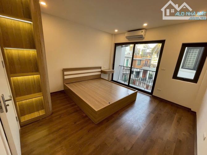 Bán Nhà Ngọc Thuỵ 4Tầng - 20M Ra Mặt Phố - Oto Đỗ Cửa - Sổ Vuông Đẹp - 3