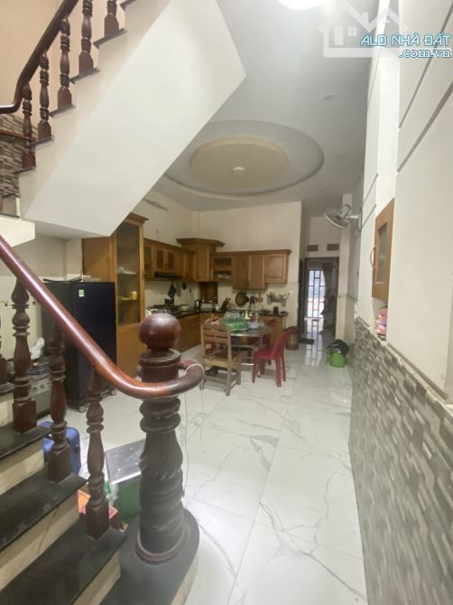 Bán gấp nhà 104m2. 3 tầng. Liên khu 4-5. BHHB. Bình Tân. Chỉ 6.5T - 3