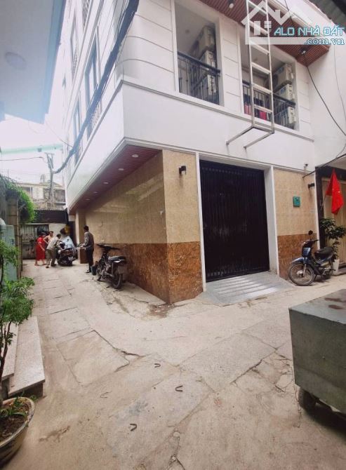 29.8 tỷ. Chdv Hoàng Hoa Thám. 91m2 8 tầng 26 phòng 2.1 tỷ năm - 3