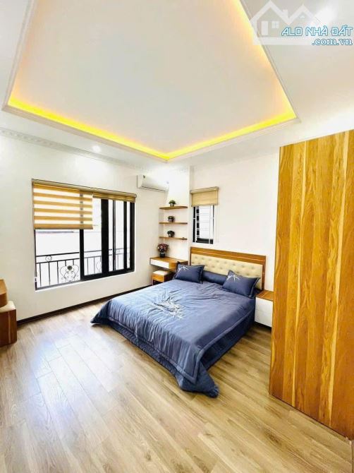 Bán GẤP nhà Lạc Long Quân 35m-5T-MT4,5m- gần phố- gần ô tô- nhỉnh 7 tỷ - 3