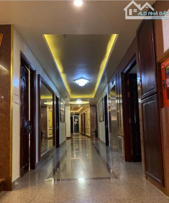 K.SẠN 92 PHÒNG- MẶT TIỀN KHU SÂN BAY- DT: 15X39- 10 TẦNG- GIÁ: 1,2 TỶ/TH - 4