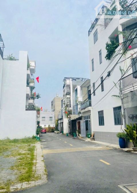 Bán gấp nhà 1tr3L đg thạnh Lộc 15 ngay sông Sài Gòn rất mát - 3
