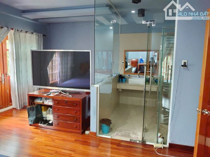Bán nhà 1 hầm 3 lầu đối diện công viên khu Ven Sông Tân Phong Quận 7. Giá tốt - 3