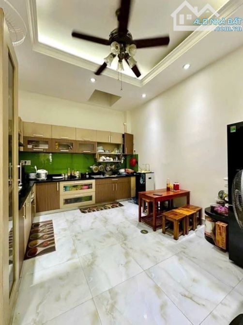 QUẬN 5 - PHƯỜNG 9 - NHÀ 4 TẦNG - SỔ VUÔNG - HOÀN CÔNG ĐỦ - PHÁP LÝ CHUẨN - GIÁ 13.9 TỶ - 3