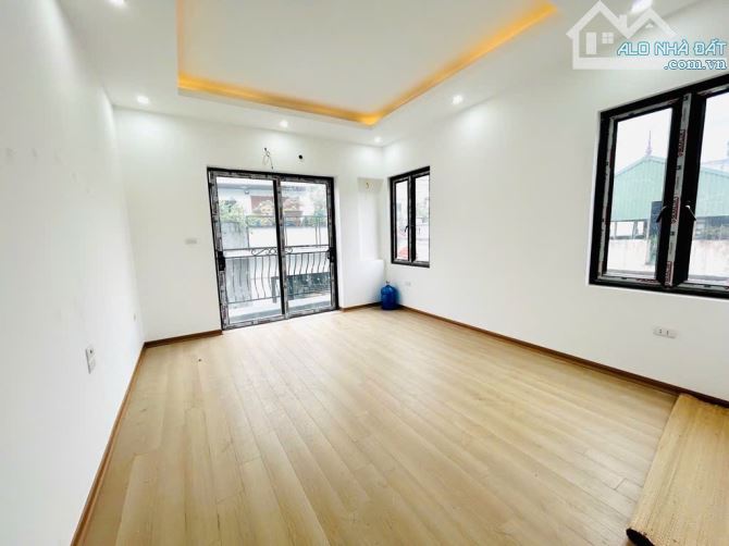 Ô TÔ ĐỖ CỬA VÀO NHÀ - LÔ GÓC TẠI NGUYẾN KHOÁI - HÀNG XÓM GAMURA - 3
