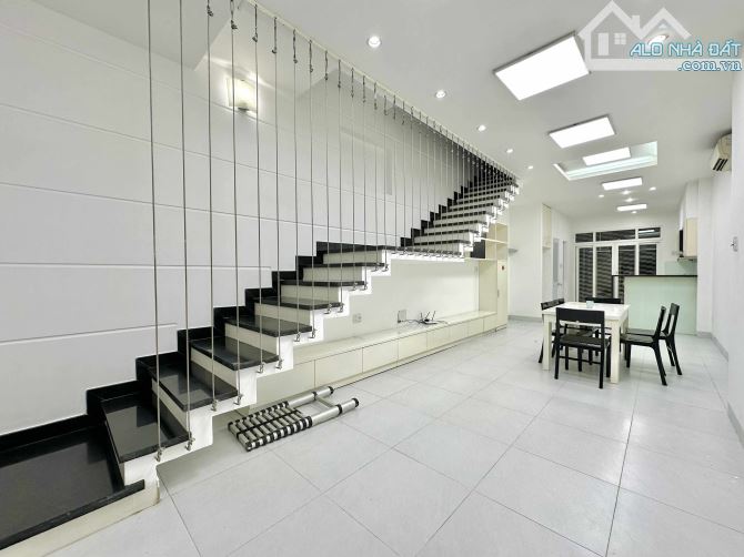 Siêu phẩm Đường Trục ngay ĐH Văn Lang Bình Thạnh 4 tầng 80m2 Giá 15.8 tỷ - 3