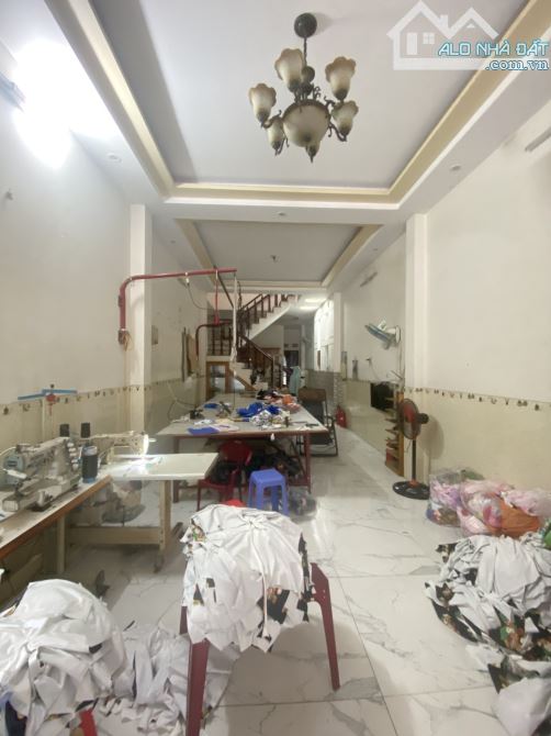 Bán gấp nhà 104m2. 3 tầng. Liên khu 4-5. BHHB. Bình Tân. Chỉ 6.5T - 4