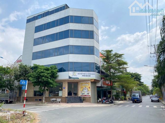 BÁN TÒA NHÀ ĐANG CHO THUE TẠI QUẢNG TRƯỜNG XANH BIGC DĨ AN, THU NHÂP 45TR/TH, 117m2, 4 LẦU - 4