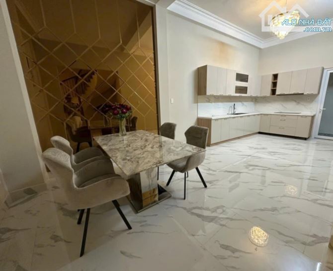 121m2, 2 tầng, ô tô thông Nguyễn Thị Minh Khai, Quận 1, chỉ 24 tỷ. - 4