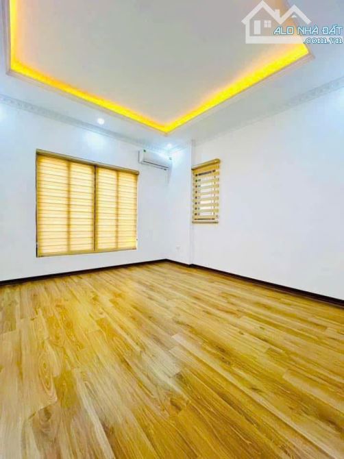 Bán GẤP nhà Lạc Long Quân 35m-5T-MT4,5m- gần phố- gần ô tô- nhỉnh 7 tỷ - 4