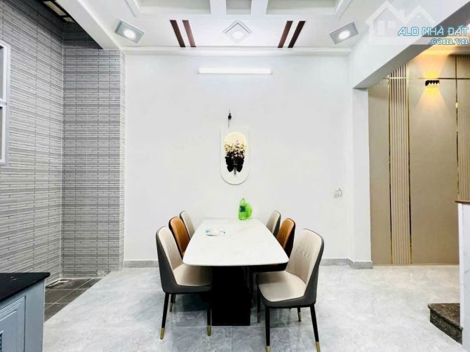 Huỳnh Thị Hai - hẻm xe hơi - 4x14m - 3 tầng - không lộ giới - 4