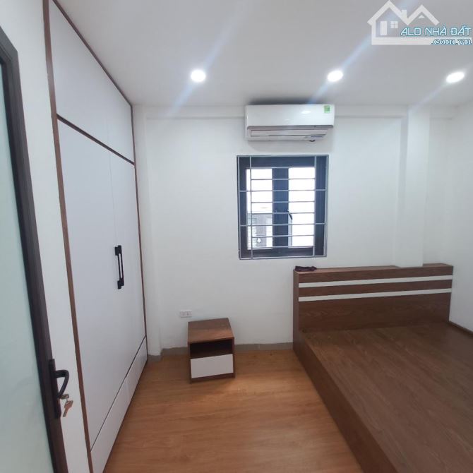 Bán nhà Mỹ Đình, dt 37m2, mt 3,5m, lô góc 2 thoáng, 4 tầng dân xây, gần ô tô tránh. - 4