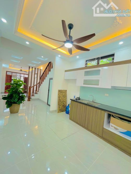 Bán nhà 5Tầng x 43,7m2 Ô tô đỗ cửa Long Biên giá 7,85 tỷ . - 4
