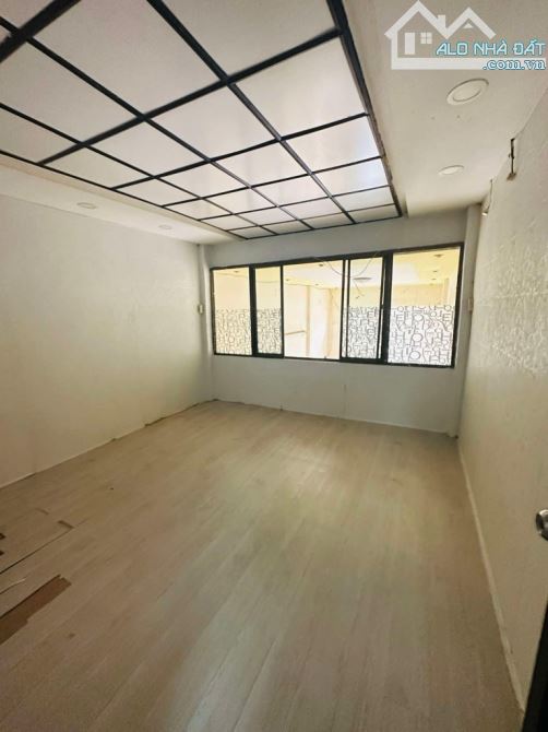 Bán nhà 3 tầng 50m² hẻm xe hơi, gần chợ - Trường học, chỉ hơn 12 tỷ, sổ hồng riêng - 4