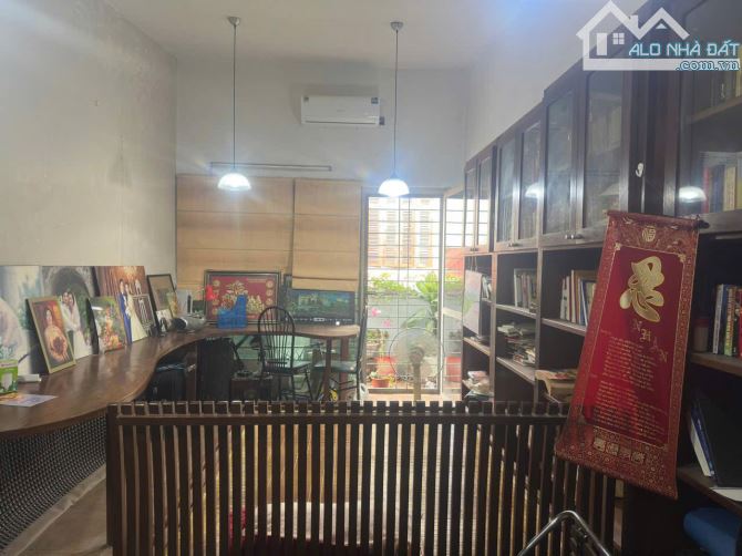 Lô Góc, Ô tô Tránh, Gần bãi xe, Pháo Đài Láng, Láng Thượng, Đống Đa. DT: 75m2. Giá: 21 Tỷ - 5