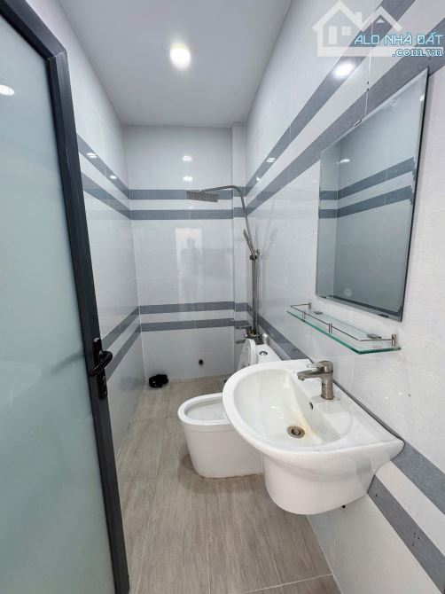 Villa mini diện tích 6x40. Đường 3 Làng. Cách chợ Bình Chánh 1km. QL1A vào 300m - 5