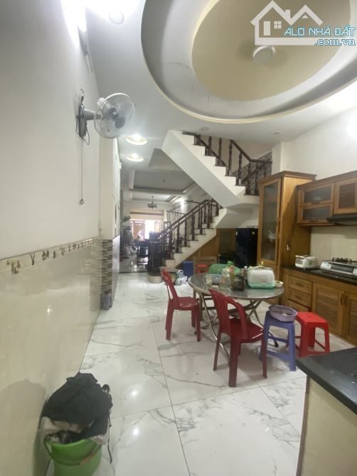 Bán gấp nhà 104m2. 3 tầng. Liên khu 4-5. BHHB. Bình Tân. Chỉ 6.5T - 5