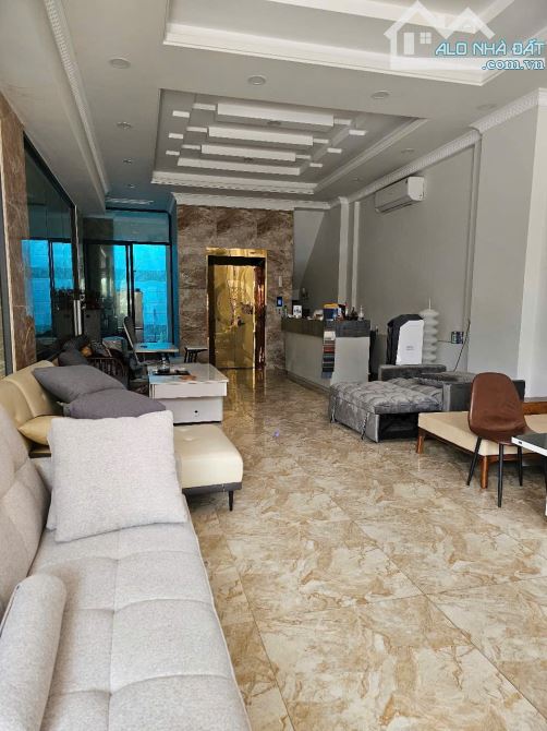 BÁN TÒA NHÀ ĐANG CHO THUE TẠI QUẢNG TRƯỜNG XANH BIGC DĨ AN, THU NHÂP 45TR/TH, 117m2, 4 LẦU - 5