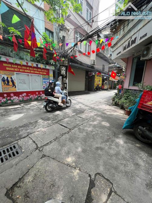 Bán GẤP nhà Lạc Long Quân 35m-5T-MT4,5m- gần phố- gần ô tô- nhỉnh 7 tỷ - 5