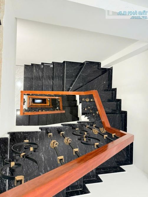 BÁN NHÀ MỚI 6 TẦNG THANG MÁY – GARA OTO 7 CHỖ – GẦN TRƯỜNG PHÁP – 47M² – MT 4.6M - 5