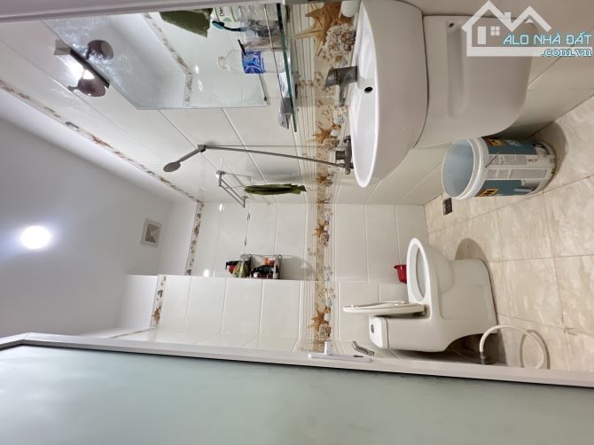 Bán nhà 3 tầng đúc BTCT 65m2 Lê Trọng Tấn ngay Đại Học Công Thương chỉ 5.6T - 11