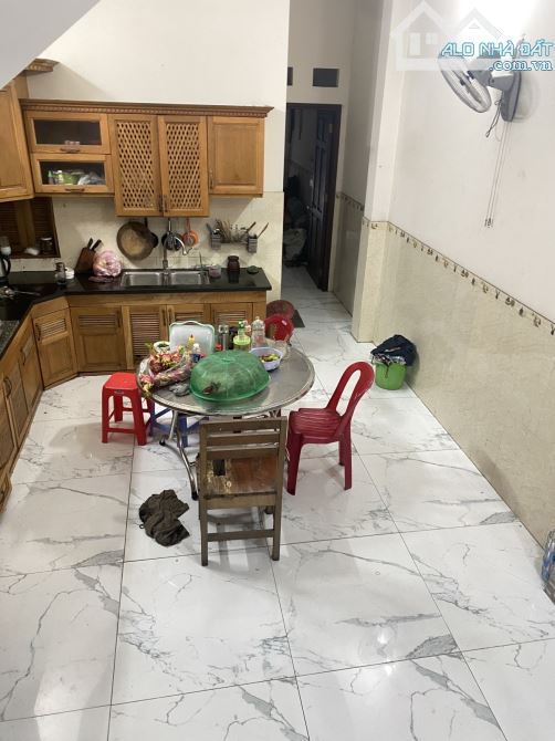 Bán gấp nhà 104m2. 3 tầng. Liên khu 4-5. BHHB. Bình Tân. Chỉ 6.5T - 6