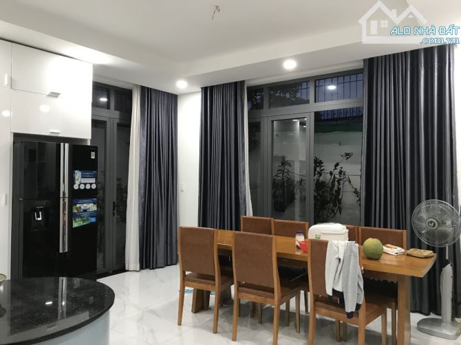 Bán nhà biệt thự Quận 2 đường Nguyễn Duy Trinh KDC 10 mẫu gần chợ Tân Lập (165m2) 24 tỷ - 6