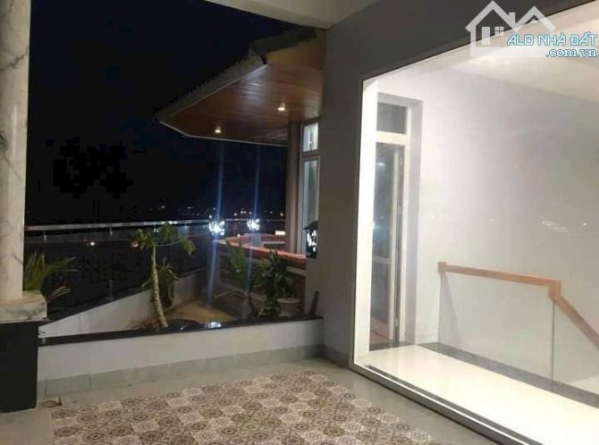 Bán nhà ôm cua 2 mặt tiền đường Nguyễn Trọng Trì dien tich 117m2 giá 5ty900 triẹu - 6