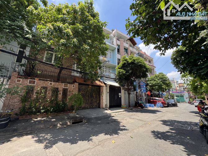 Bán biệt thự đẹp khu VIP Nguyễn Trọng Tuyển -Dt: 8x22m- 3 lầu- giá 32 tỷ - 6