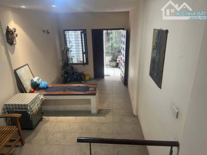 Lô Góc, Ô tô Tránh, Gần bãi xe, Pháo Đài Láng, Láng Thượng, Đống Đa. DT: 75m2. Giá: 21 Tỷ - 7