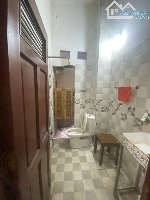 Bán gấp nhà 104m2. 3 tầng. Liên khu 4-5. BHHB. Bình Tân. Chỉ 6.5T - 7