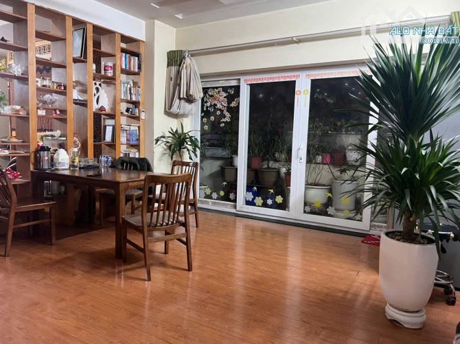 CC CẦN BÁN CHCC NÀNG HƯƠNG(583 NGUYỄN TRÃI)HÀ ĐÔNG,TT NHIỀU TIỆN ÍCH,DT140M,GIÁ 7,4 TỶ - 7