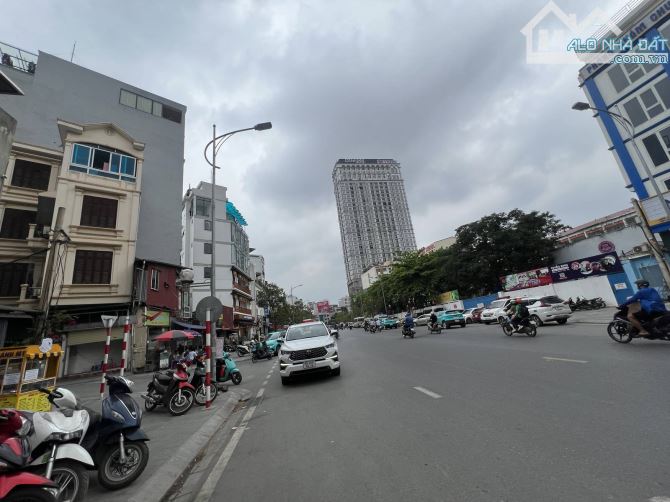 Lô Góc, Ô tô Tránh, Gần bãi xe, Pháo Đài Láng, Láng Thượng, Đống Đa. DT: 75m2. Giá: 21 Tỷ - 8