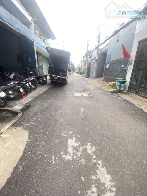 Bán gấp nhà 104m2. 3 tầng. Liên khu 4-5. BHHB. Bình Tân. Chỉ 6.5T - 8
