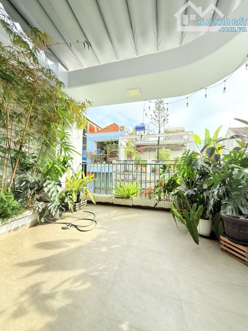 3 THÁNG 2 QUẬN 10 - HẺM XE HƠI - TẶNG NỘI THẤT -DT: 4.2*13M- 5 TẦNG - 16 TỶ - 8