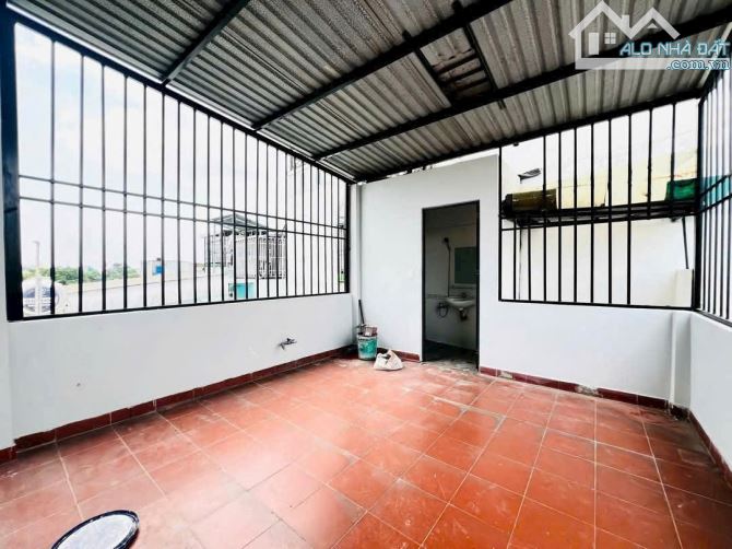 Huỳnh Thị Hai - hẻm xe hơi - 4x14m - 3 tầng - không lộ giới - 8