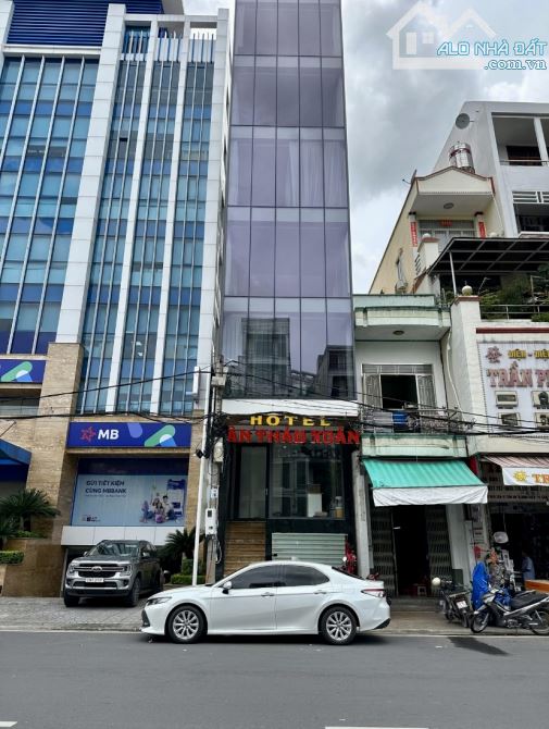 KHÁCH SẠN 8 TẦNG CAO CẤP - VỊ TRÍ ĐẮC ĐỊA, đường Võ Văn Tần, TP. Cần Thơ