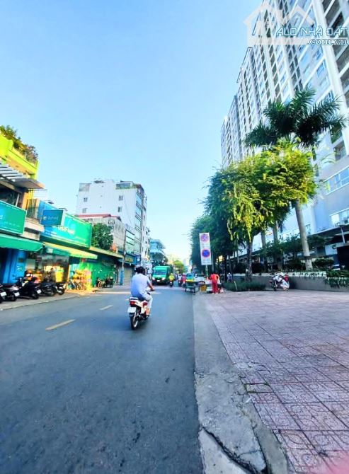 Bán nhà Nguyễn Khoái, Quận 4, gần Gold View, Không QH, 70m2, hơn 6 tỷ