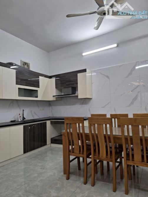 ❤️❤️ QUÁ RẺ - 65m, MT 4,8m - NHÀ ĐẸP DÂN XÂY THẠCH BÀN, NGÕ THÔNG - Ô TÔ ĐỖ GẦN - 7,9 TỶ