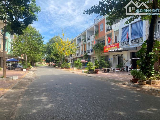 BÁN NHÀ 1 TRỆT 2 LẦU, MẶT TIỀN ĐƯỜNG PHẠM VĂN ĐỒNG ĐỒI 2 P10, GIÁ 7.5 TỶ