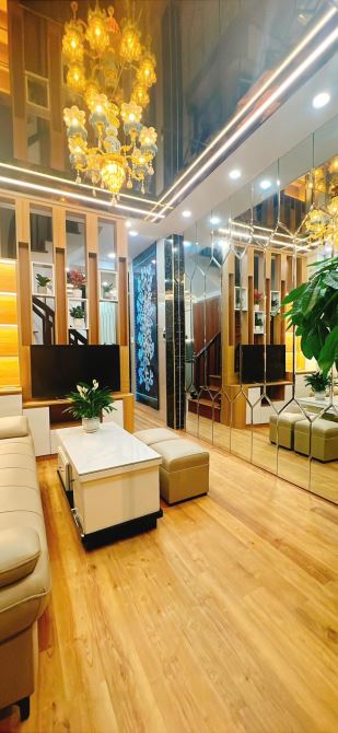 Bán nhà Trần Quốc Vượng, dt35m, mt3,2m, 5 tầng dân xây, ngõ nông, gần phố.