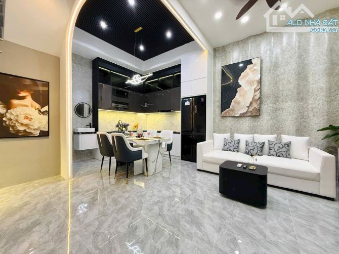 Siêu Rẻ ! bán nhà MT 62 Nguyễn Trọng Tuyển – Ngay Phan Đình Phùng – 3 tầng, giá tốt
