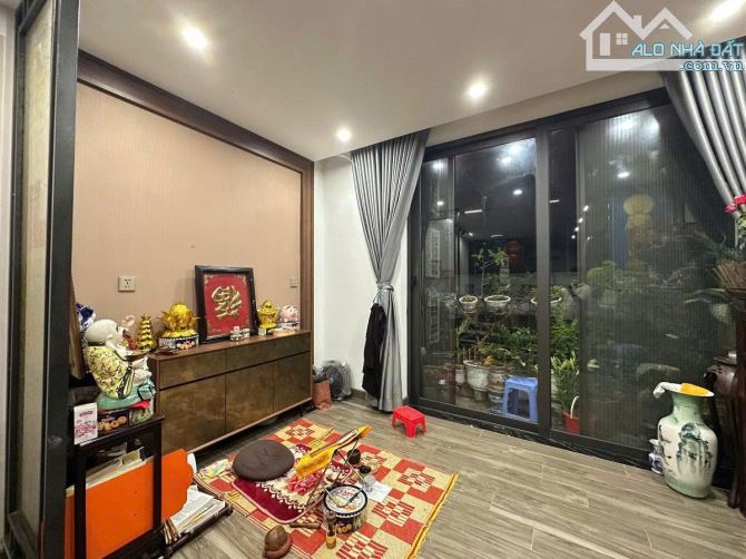 Bán Nhà khu vực hiếm Tây Sơn Đống Đa 52m2 6 tầng mt 4.2m