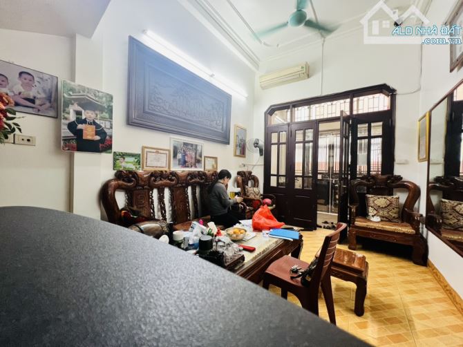 BÁN NHÀ 5 TẦNG - DT 40,7M2 - GẦN HỌC VIỆN CẢNH SÁT NHÂN DÂN - Ô TÔ ĐỖ CỬA TRÁNH NHAU