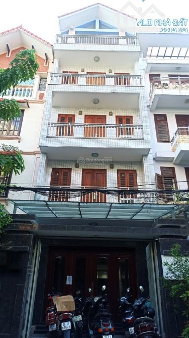 Nhà sân vườn Giải Phóng 90m2 x 5T đủ nội thất cơ bản oto đỗ cửa nhà đẹp sạch sẽ 29tr/th